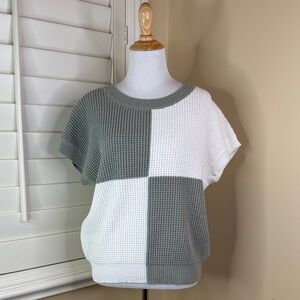 moon & madison moss green and White Colorblock Waffle-Knit Pullover